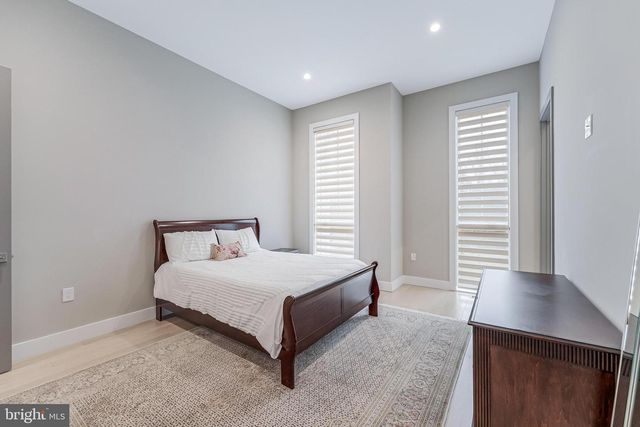 908 WALKER RD, Great Falls, VA 22066