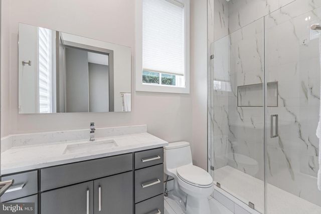 908 WALKER RD, Great Falls, VA 22066
