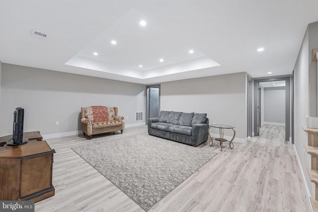 908 WALKER RD, Great Falls, VA 22066