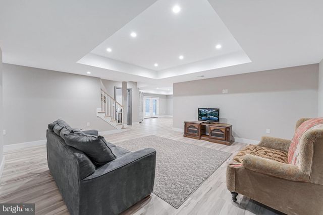 908 WALKER RD, Great Falls, VA 22066