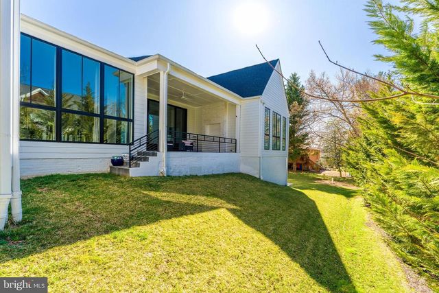 908 WALKER RD, Great Falls, VA 22066