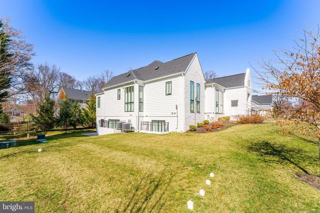 908 WALKER RD, Great Falls, VA 22066