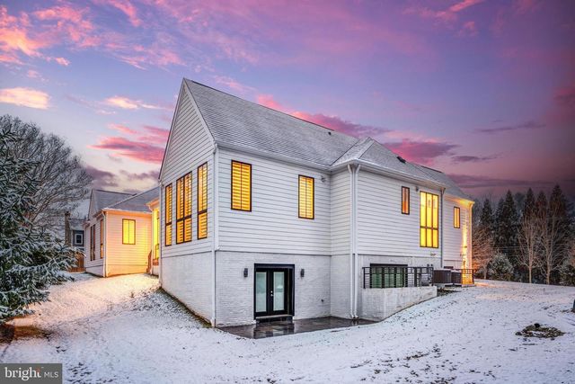 908 WALKER RD, Great Falls, VA 22066