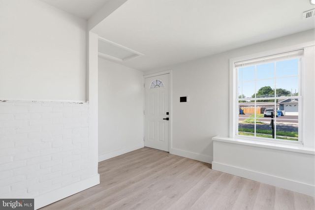 54 FREEDOM LN, Levittown, PA 19055