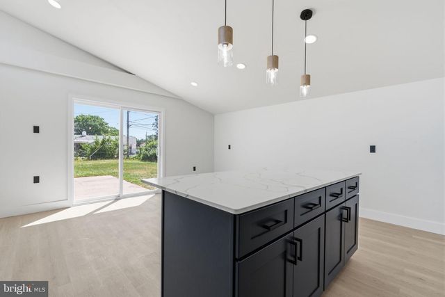 54 FREEDOM LN, Levittown, PA 19055