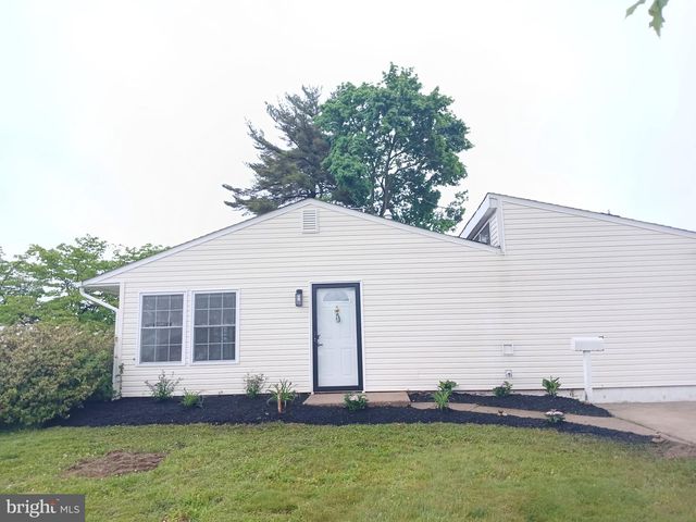 54 FREEDOM LN, Levittown, PA 19055