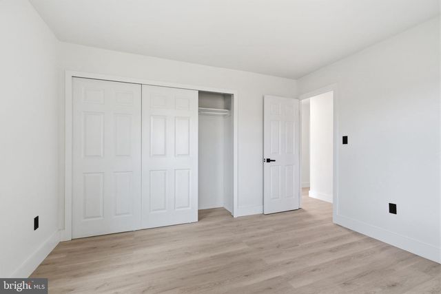 54 FREEDOM LN, Levittown, PA 19055
