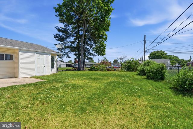 54 FREEDOM LN, Levittown, PA 19055