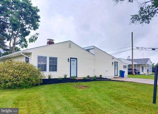 54 FREEDOM LN, Levittown, PA 19055