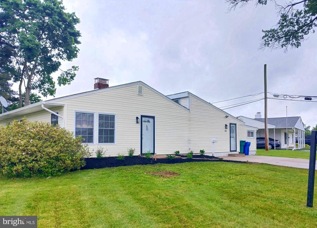 54 FREEDOM LN, Levittown, PA 19055