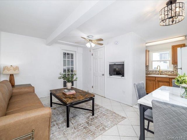 18 Old Farm Road, Levittown, NY 11756
