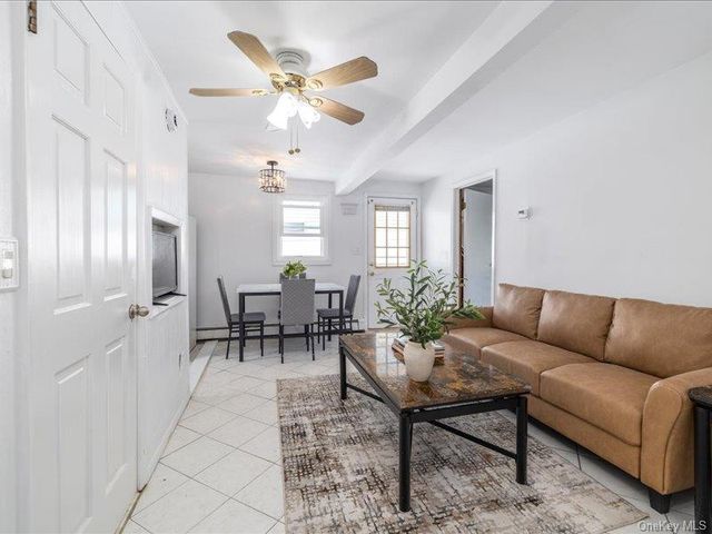 18 Old Farm Road, Levittown, NY 11756