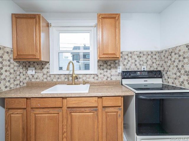 18 Old Farm Road, Levittown, NY 11756