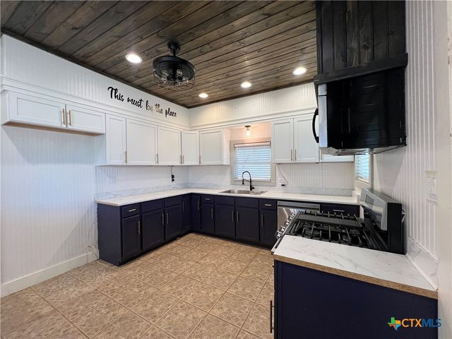 1206 Al Calde De La Bahia, Goliad, TX 77963