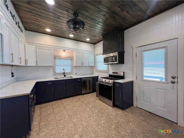 1206 Al Calde De La Bahia, Goliad, TX 77963