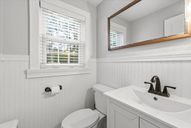 560 Common St, Walpole, MA 02081