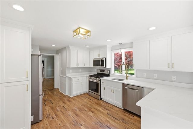 560 Common St, Walpole, MA 02081
