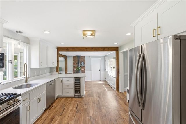 560 Common St, Walpole, MA 02081