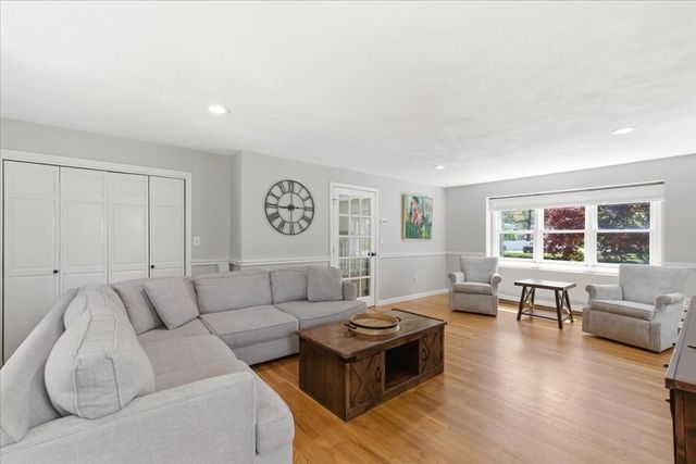 560 Common St, Walpole, MA 02081