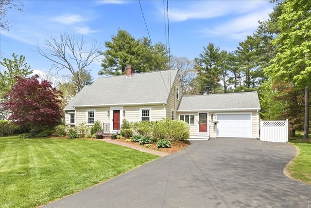 560 Common St, Walpole, MA 02081