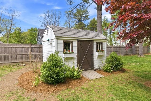 560 Common St, Walpole, MA 02081