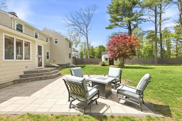 560 Common St, Walpole, MA 02081