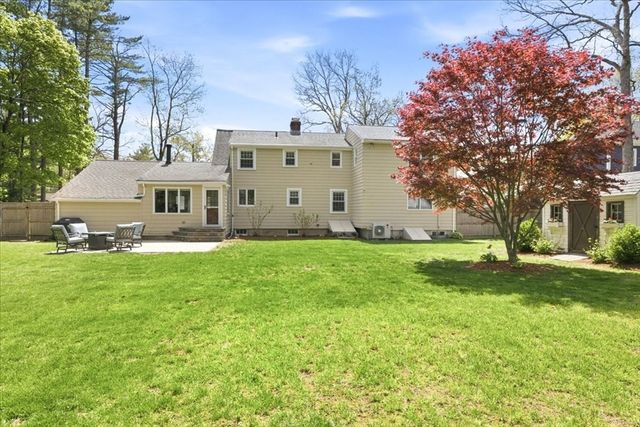 560 Common St, Walpole, MA 02081