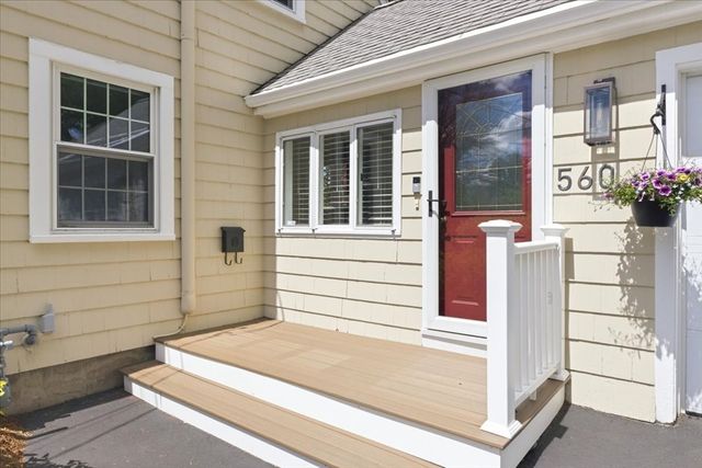 560 Common St, Walpole, MA 02081
