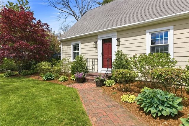 560 Common St, Walpole, MA 02081