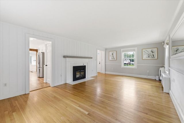 560 Common St, Walpole, MA 02081