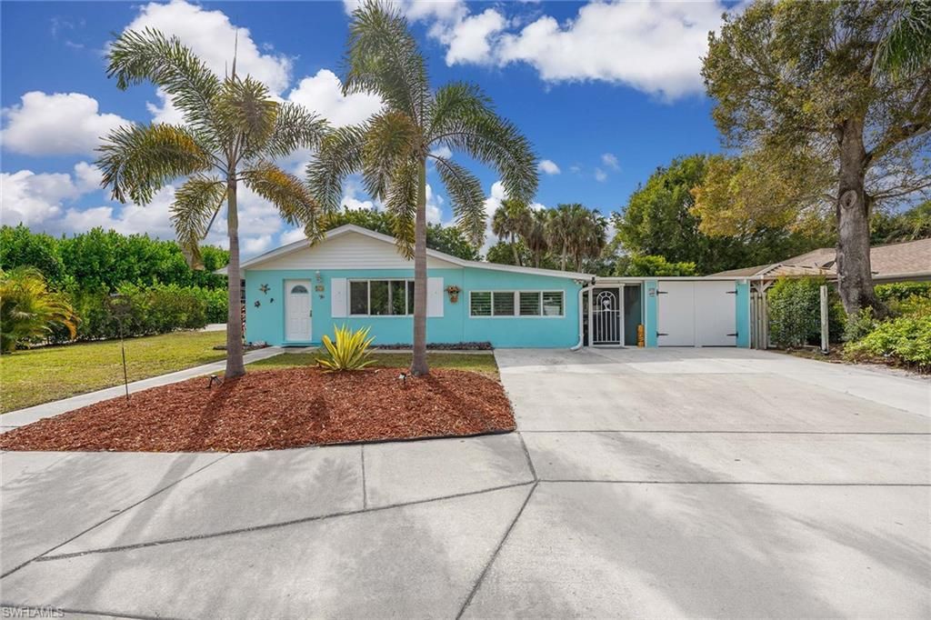 10690 Crockett ST, BONITA SPRINGS, FL 34135 — photo 2
