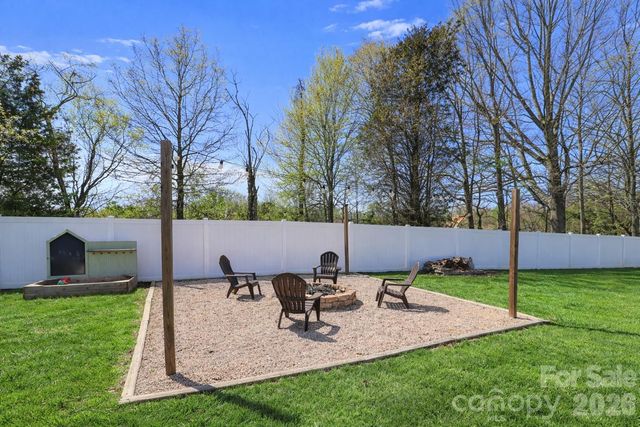 5867 Sunset View Lane, Catawba, NC 28609