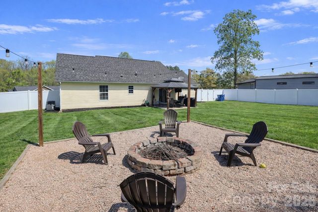 5867 Sunset View Lane, Catawba, NC 28609