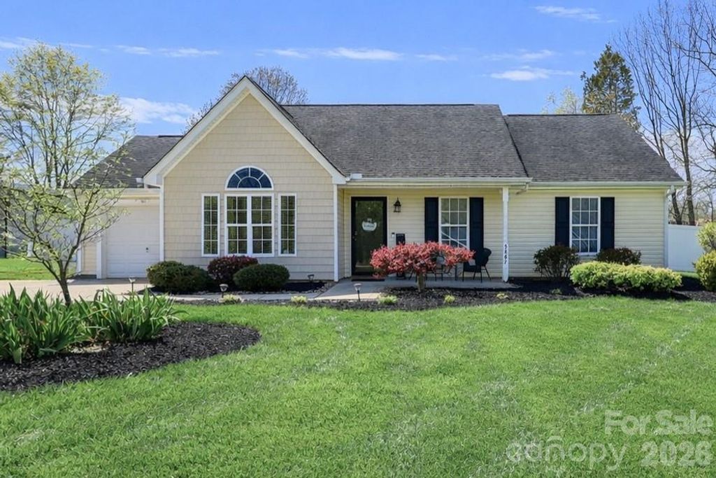 5867 Sunset View Lane, Catawba, NC 28609