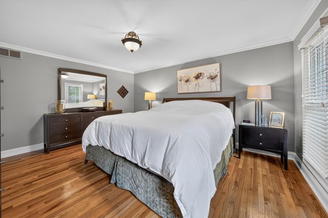 864 Great Oaks Boulevard, Rochester, MI 48307