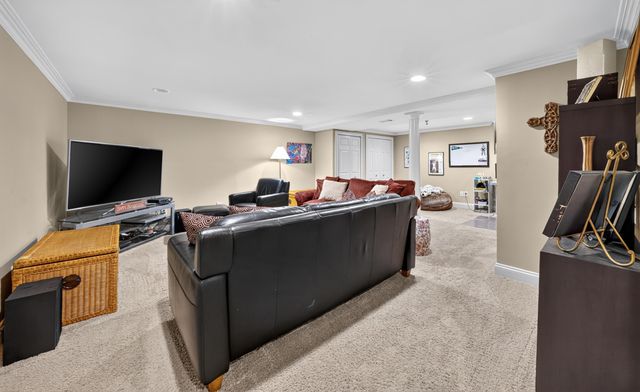 864 Great Oaks Boulevard, Rochester, MI 48307