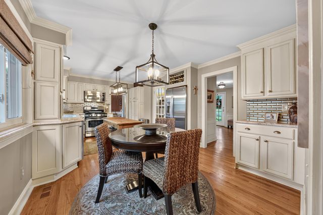 864 Great Oaks Boulevard, Rochester, MI 48307