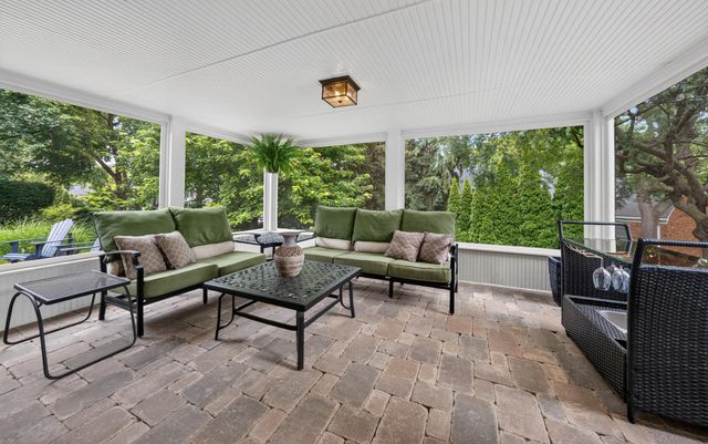 864 Great Oaks Boulevard, Rochester, MI 48307