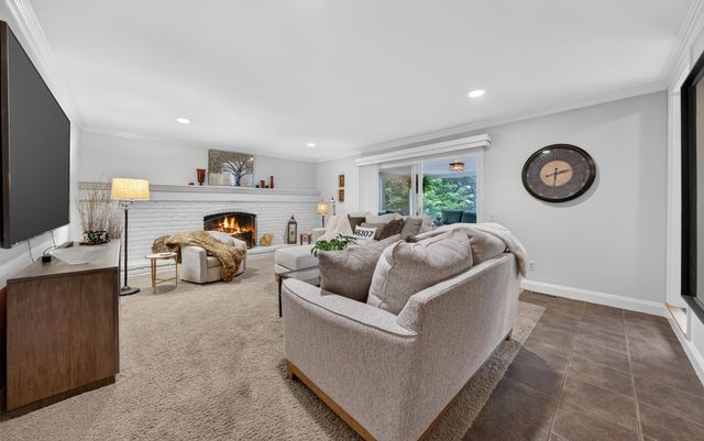 864 Great Oaks Boulevard, Rochester, MI 48307