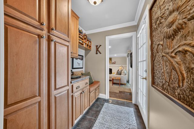 864 Great Oaks Boulevard, Rochester, MI 48307