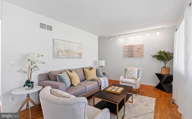 140 LAUREL ROAD, Princeton, NJ 08540