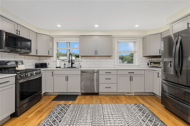 12 Hidden Valley Lane, Lincoln, RI 02865