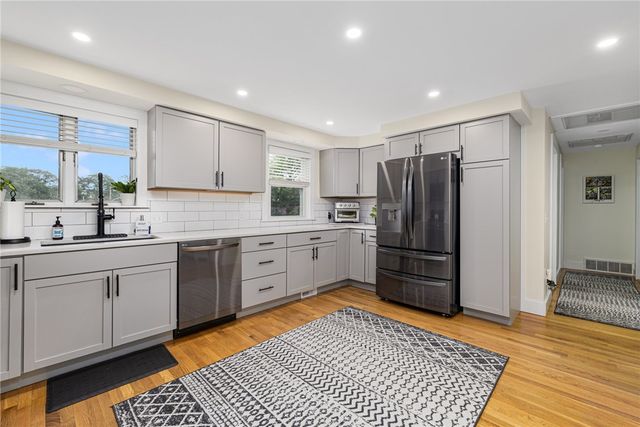 12 Hidden Valley Lane, Lincoln, RI 02865