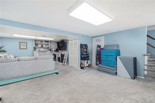 12 Hidden Valley Lane, Lincoln, RI 02865