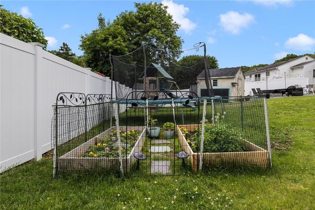 12 Hidden Valley Lane, Lincoln, RI 02865