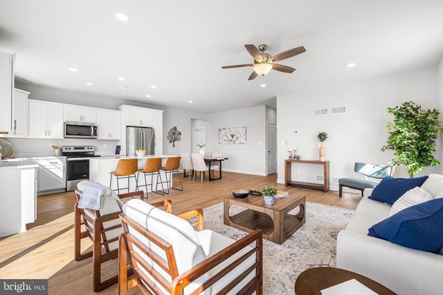 212 RIDGE VIEW LN, Hanover, PA 17331