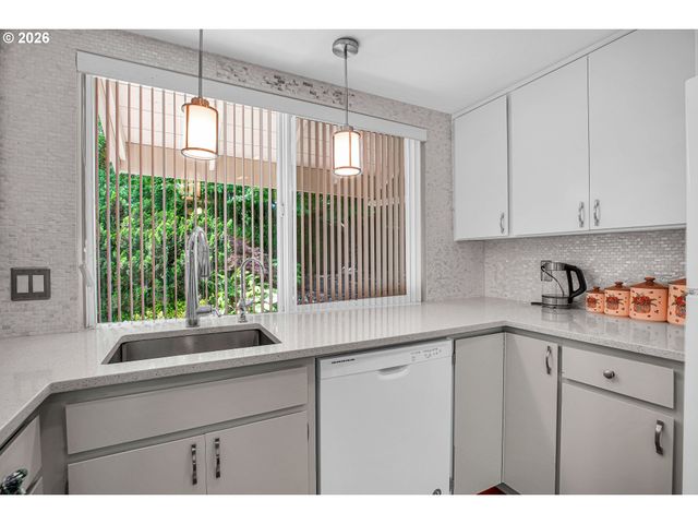 16515 Sw MONACO Ln, Portland, OR 97224