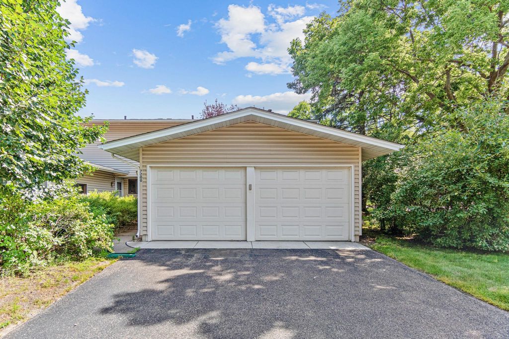 7200 Perry Court E, Brooklyn Center, MN 55429