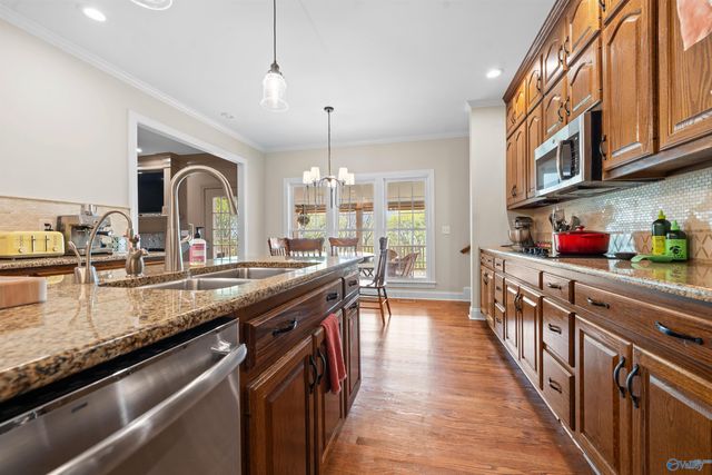 7864 Walsingham Road, Huntsville, AL 35802