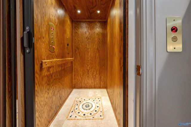 7864 Walsingham Road, Huntsville, AL 35802